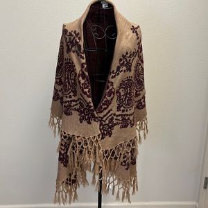 Collectioneighteen cape with arm holes to stay on better